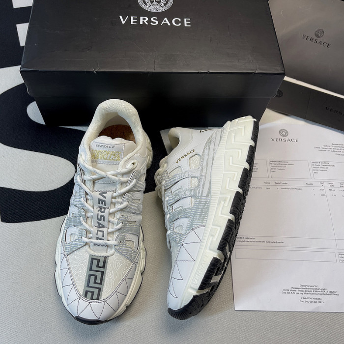 vers sneakers