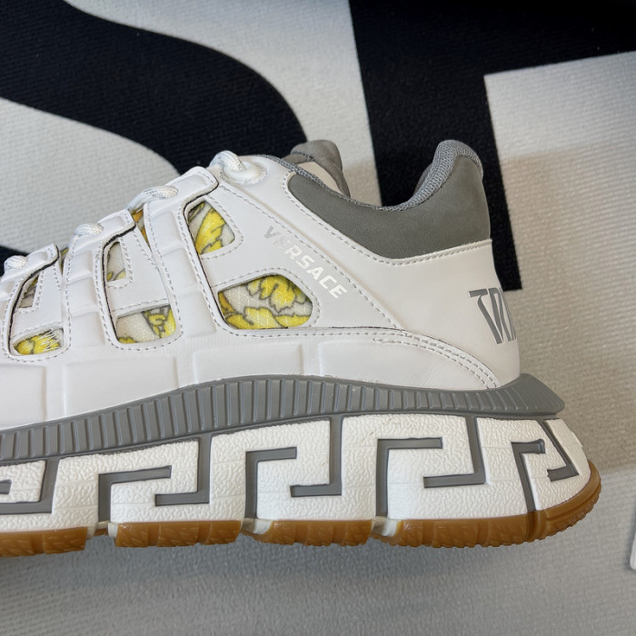 vers sneakers