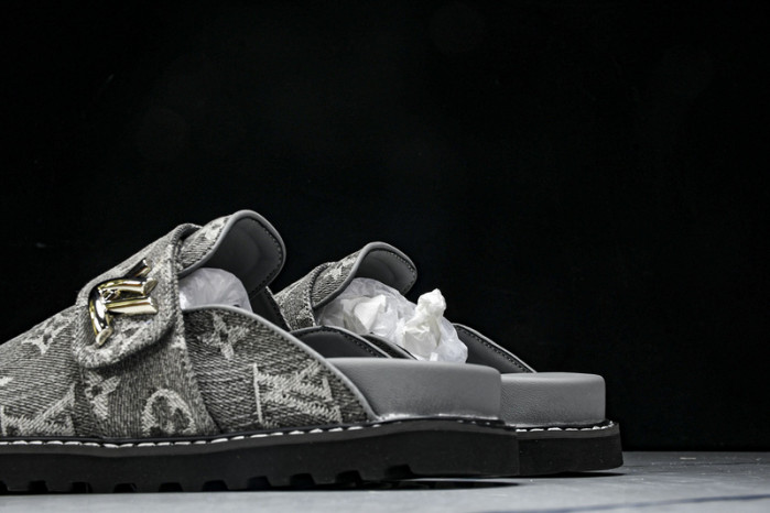 LV SANDALS