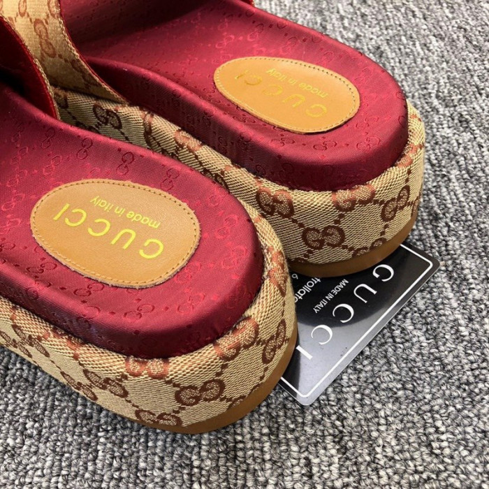 GUCC SANDALS