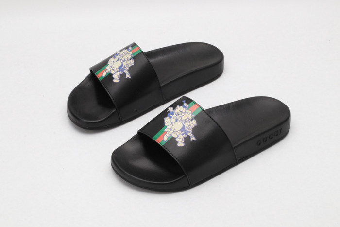 G*u*i sandals