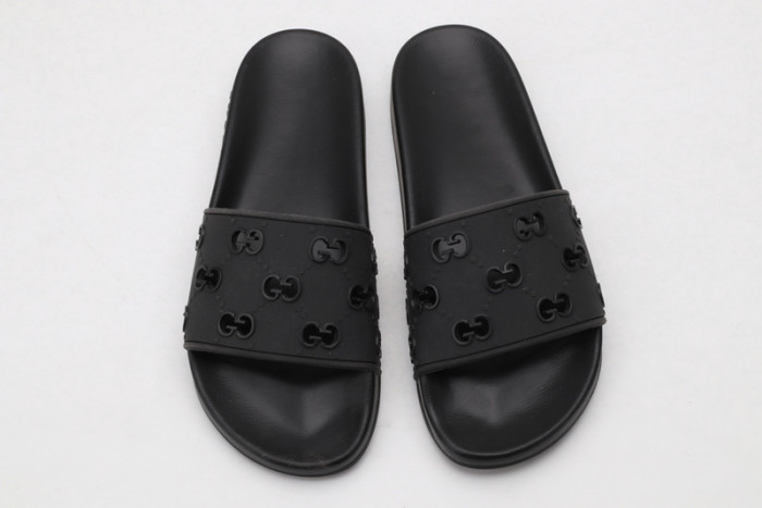 G*u*i sandals