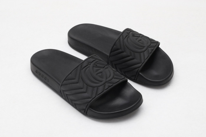 G*u*i sandals
