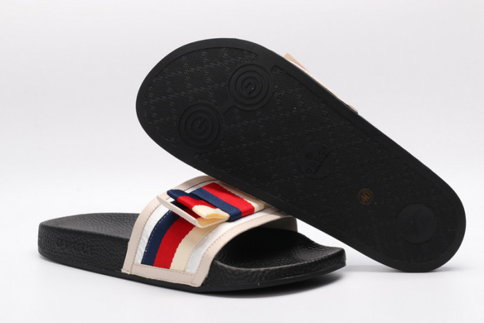G*u*i sandals