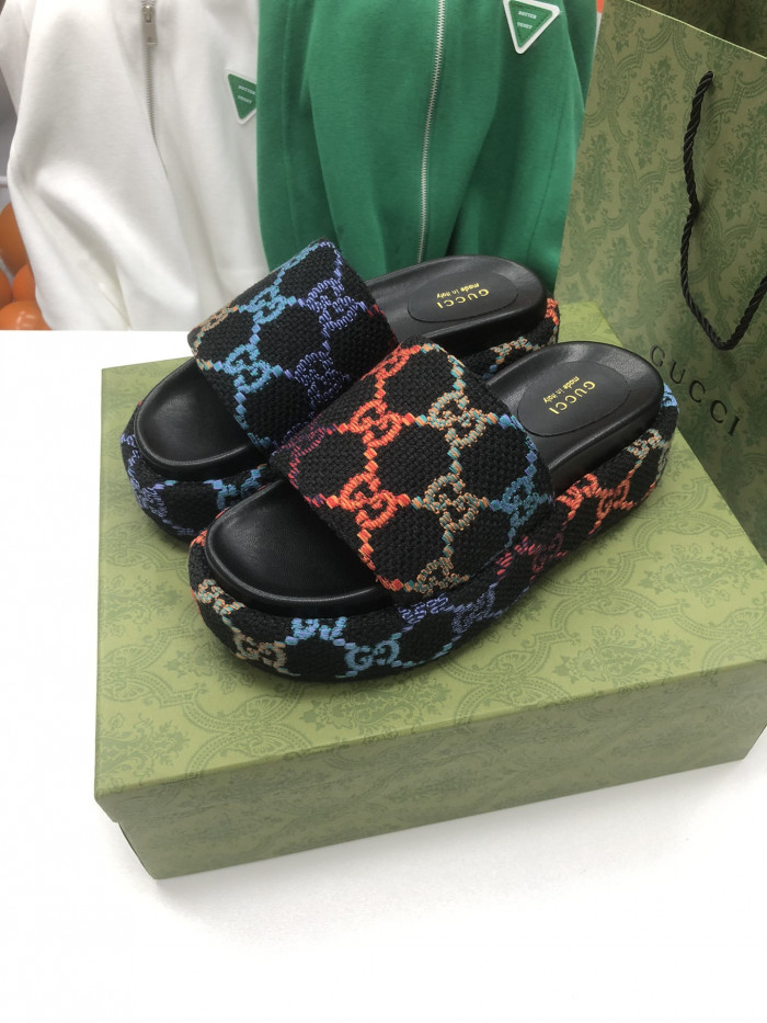 G*u*i sandals
