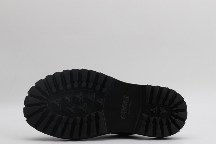 G*u*i sandals