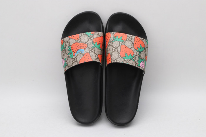 G*u*i sandals