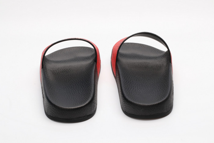 G*u*i sandals