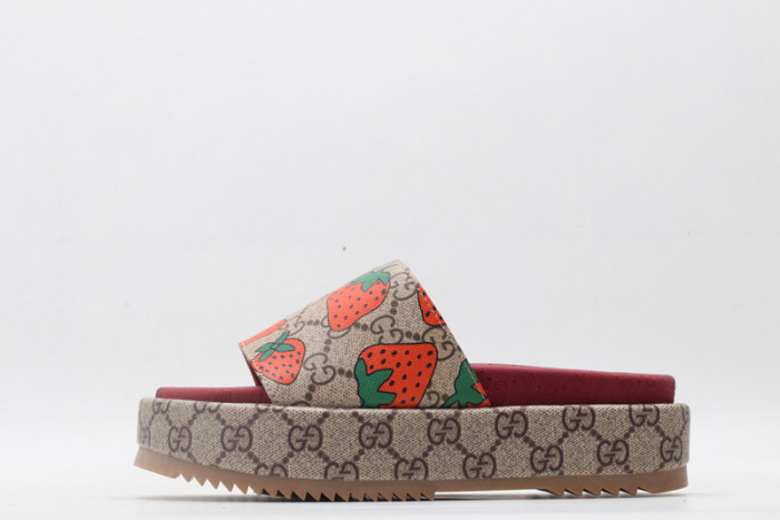 G*u*i sandals