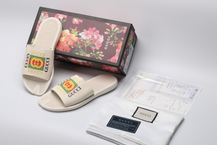 G*u*i sandals
