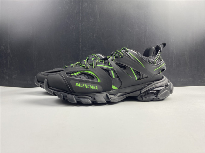blcg track trainer black green 542436 w2la1 2042