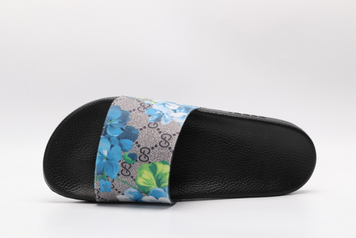 G*u*i sandals