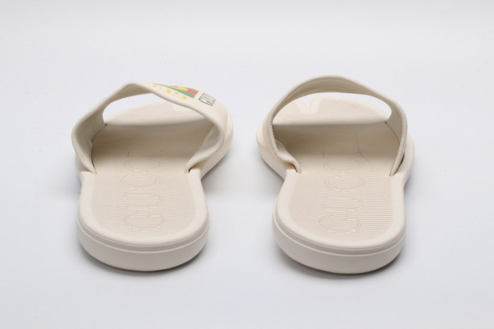 G*u*i sandals