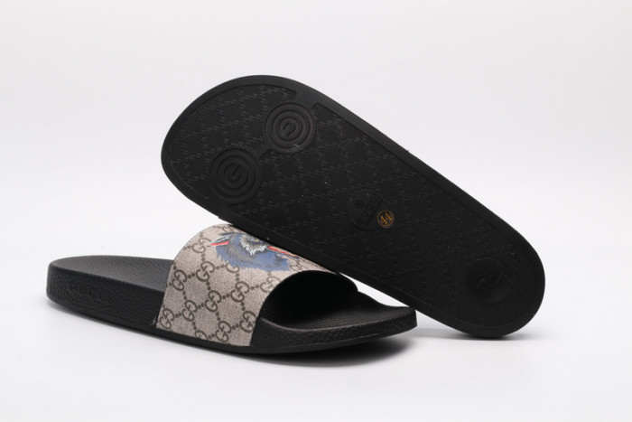 G*u*i sandals