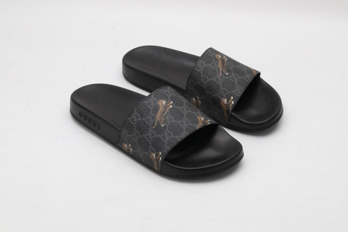 G*u*i sandals