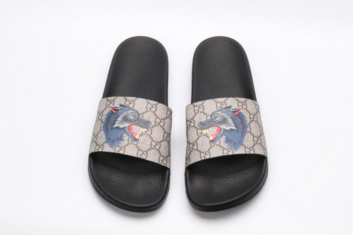 G*u*i sandals