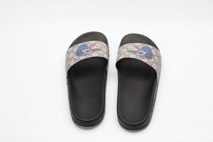 G*u*i sandals