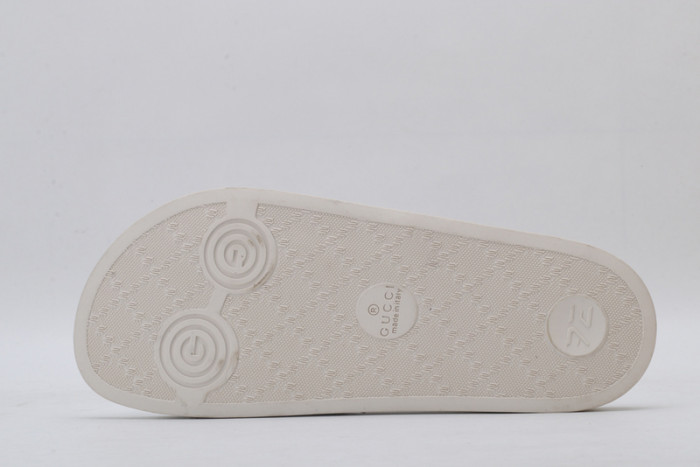 G*u*i sandals